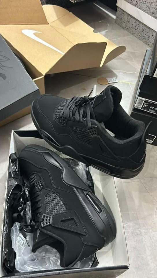 Black cats !